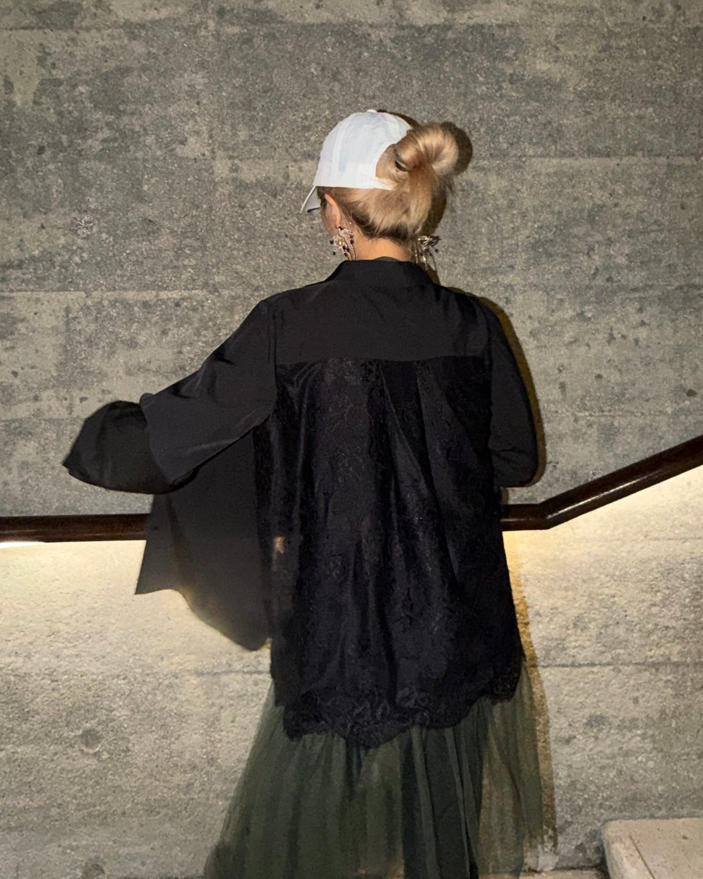 aalis LOVA lace chiffon panel shirt (Black)
