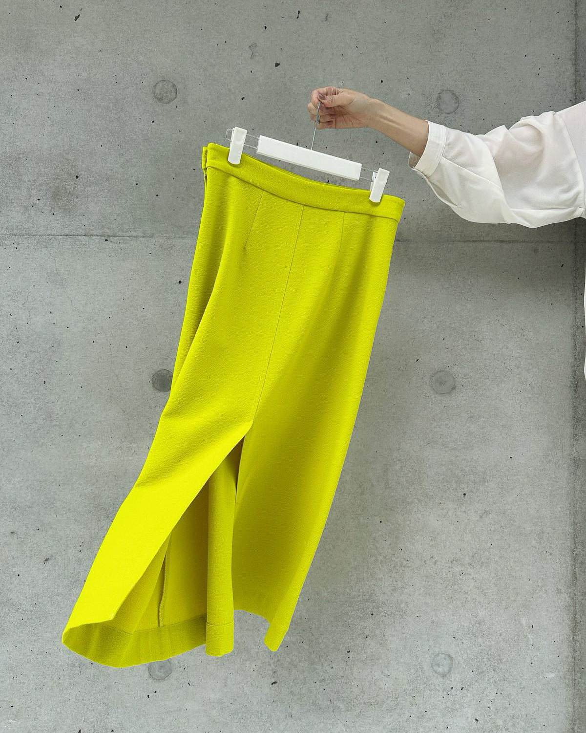 aalis MARNIE slit detail midi A line skirt (Neon Green)
