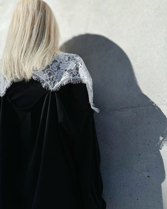 aalis REESE LACE cape panel on shoulder oversized shirt (Black)
