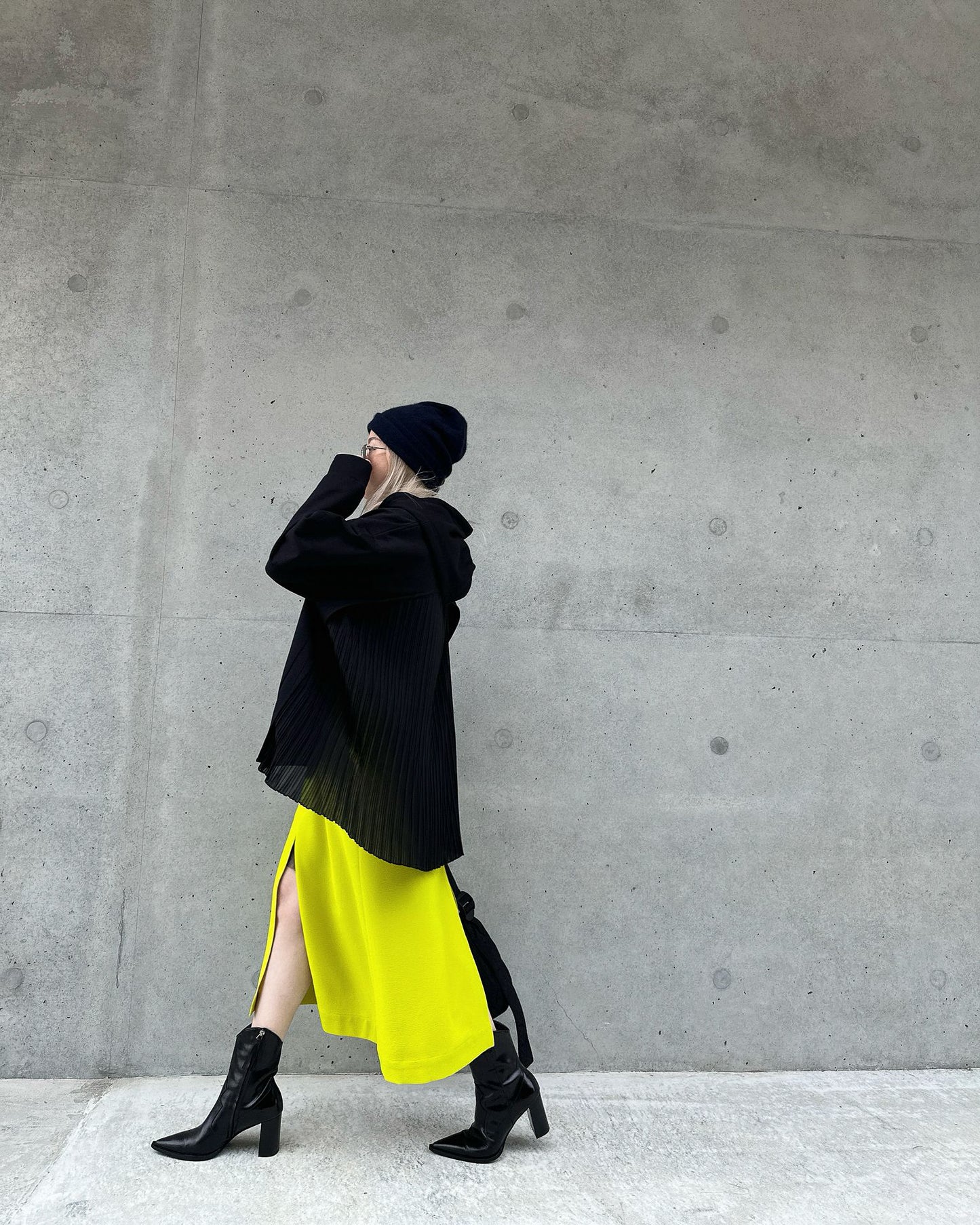 aalis PARMA pleated chiffon hoodie (Black)