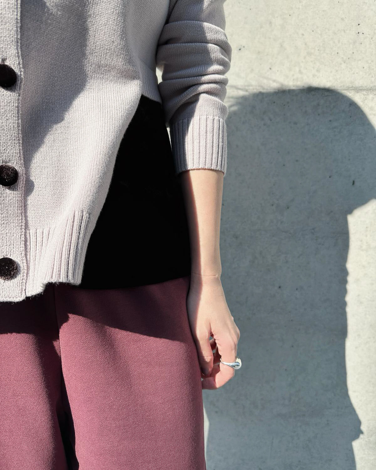 (Pre-order) aalis CHARLEE velvet panel V neck cardigan (Dusty Pink)