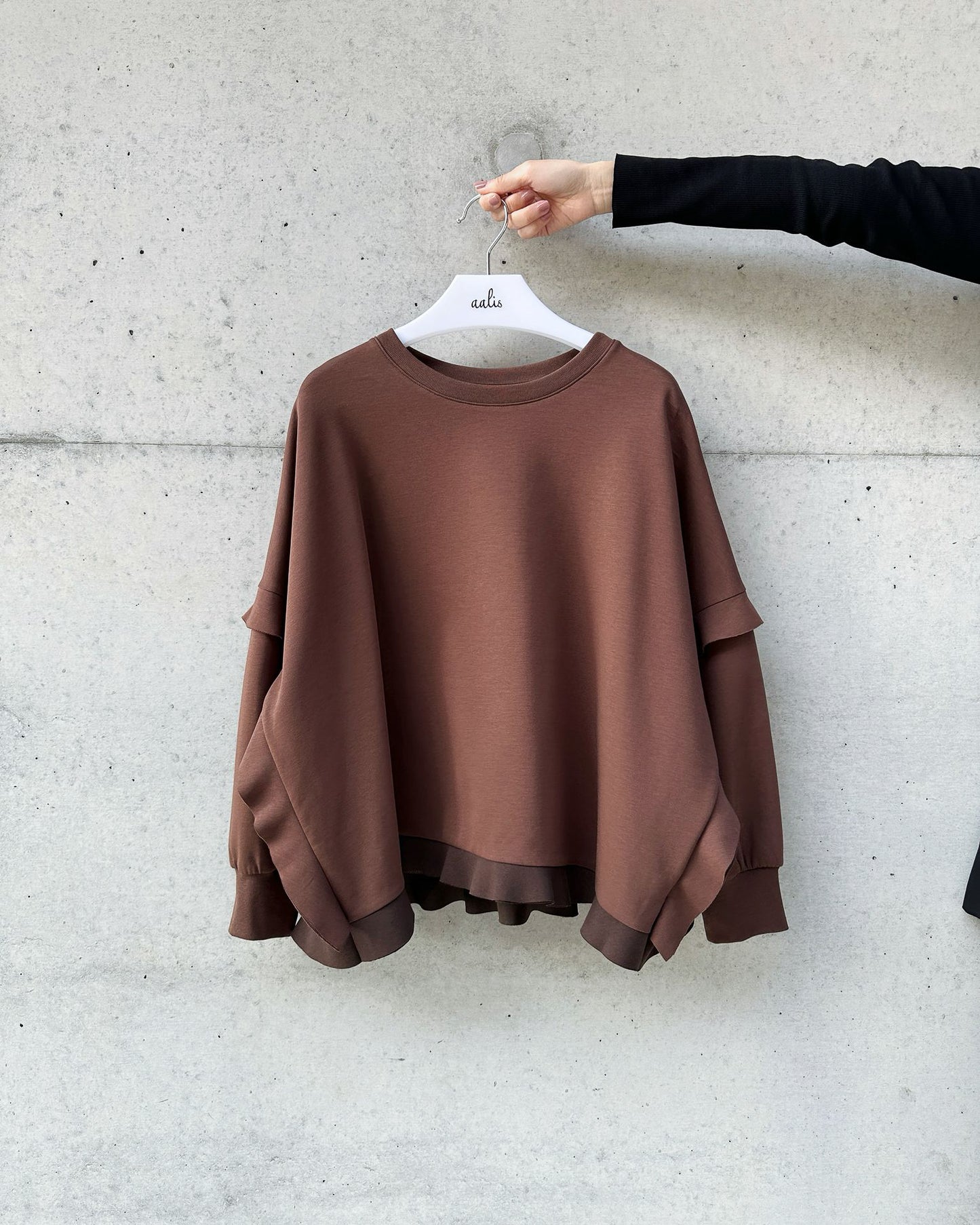 aalis CANVA ruffle detail sweater (Brown)