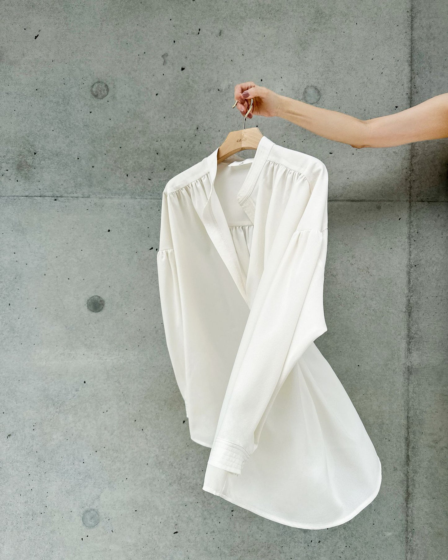 aalis JEANY oversized gathered blouse (Ivory)