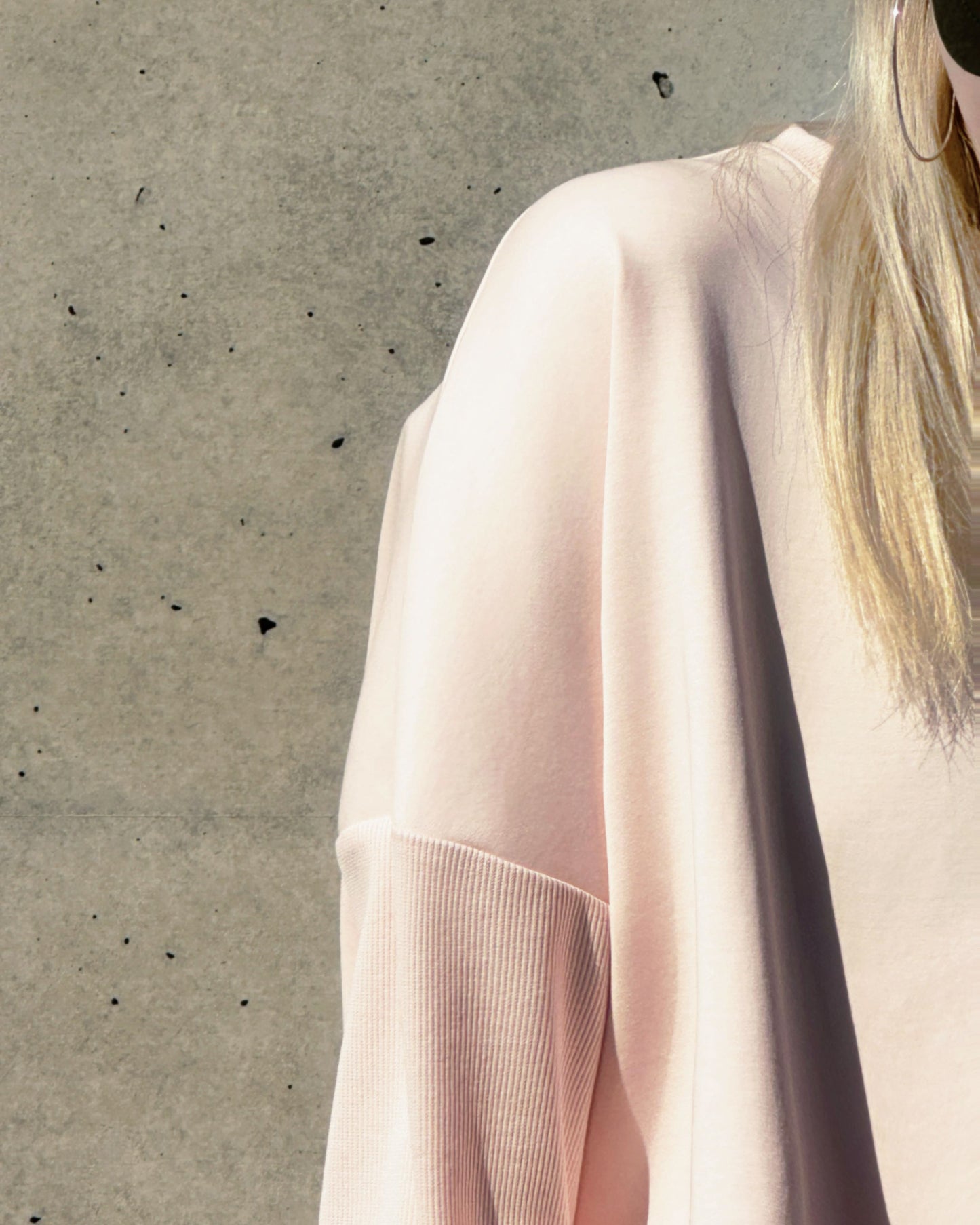 (Pre-order) aalis NATASA ribbed sleeves sweater (Lt Pink)