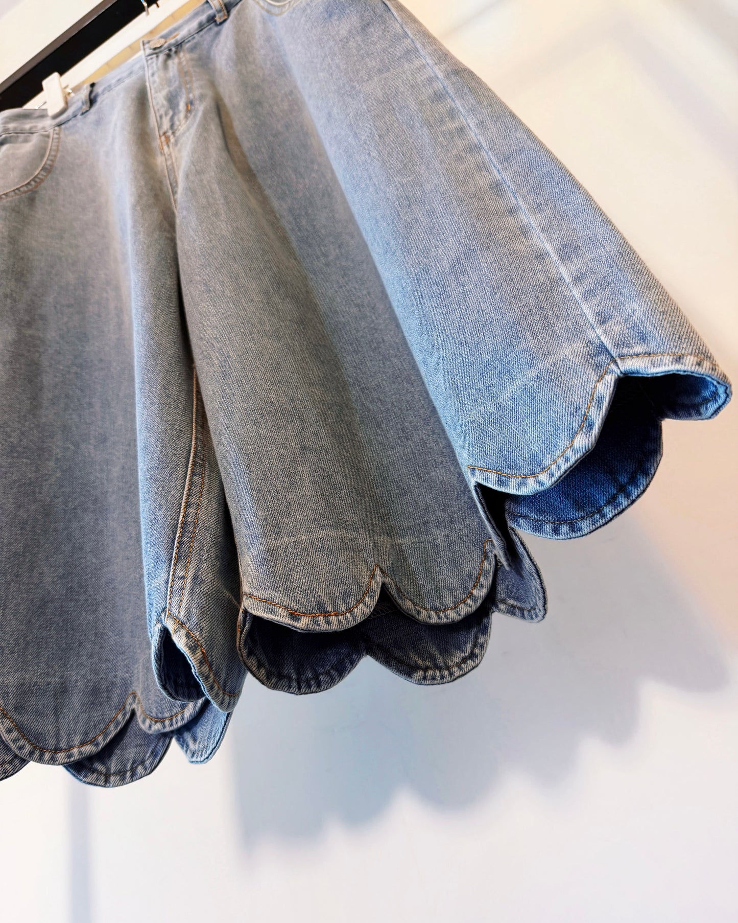 aalis WINSLOW scalloped bermuda shorts (Light Denim)