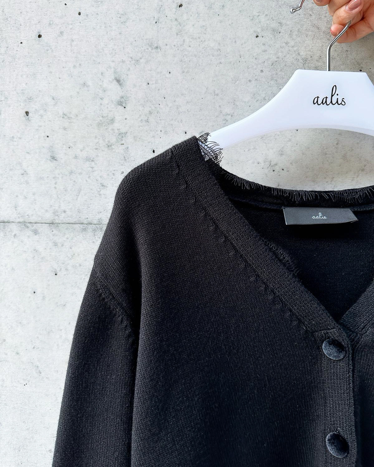 aalis CHARLEE velvet panel V neck cardigan (Black)