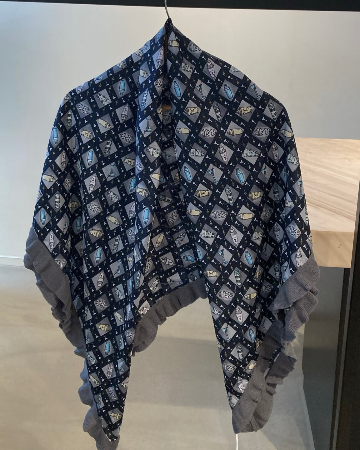 aalis LISI LAR ruffle hem scarf (Grey Print)