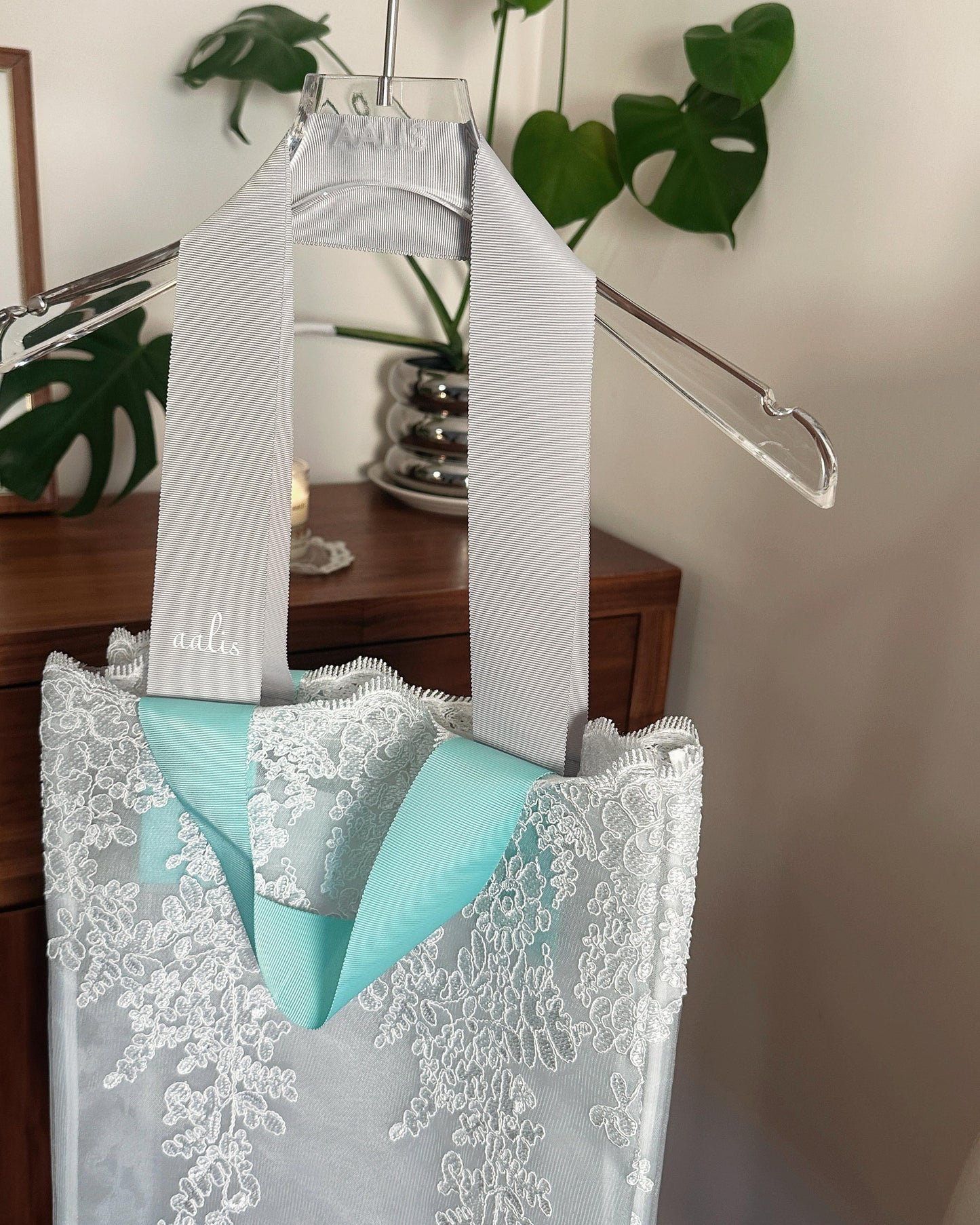 aalis Classic vertical lace tote bag (Light Grey)