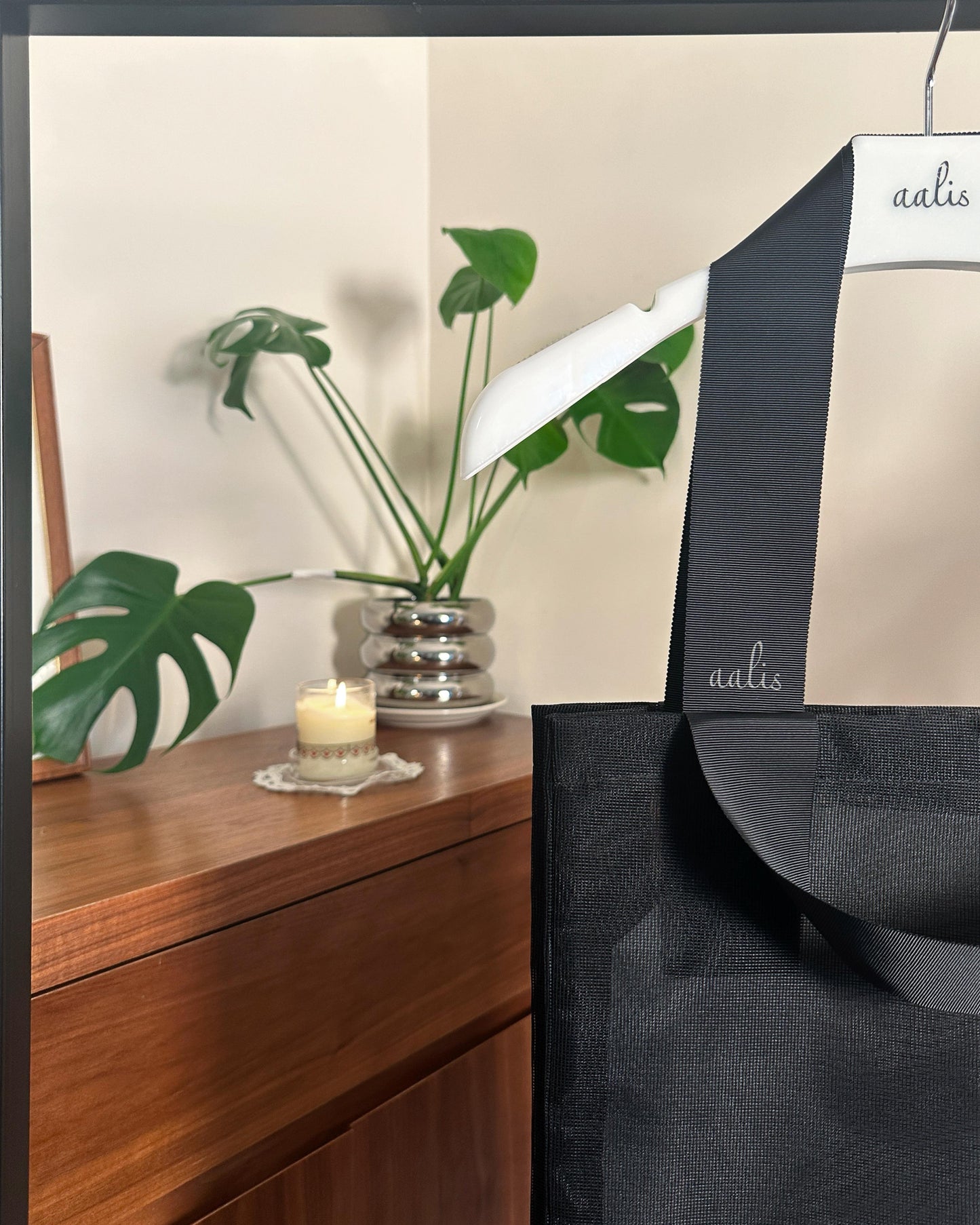aalis Classic vertical net tote bag (Black)