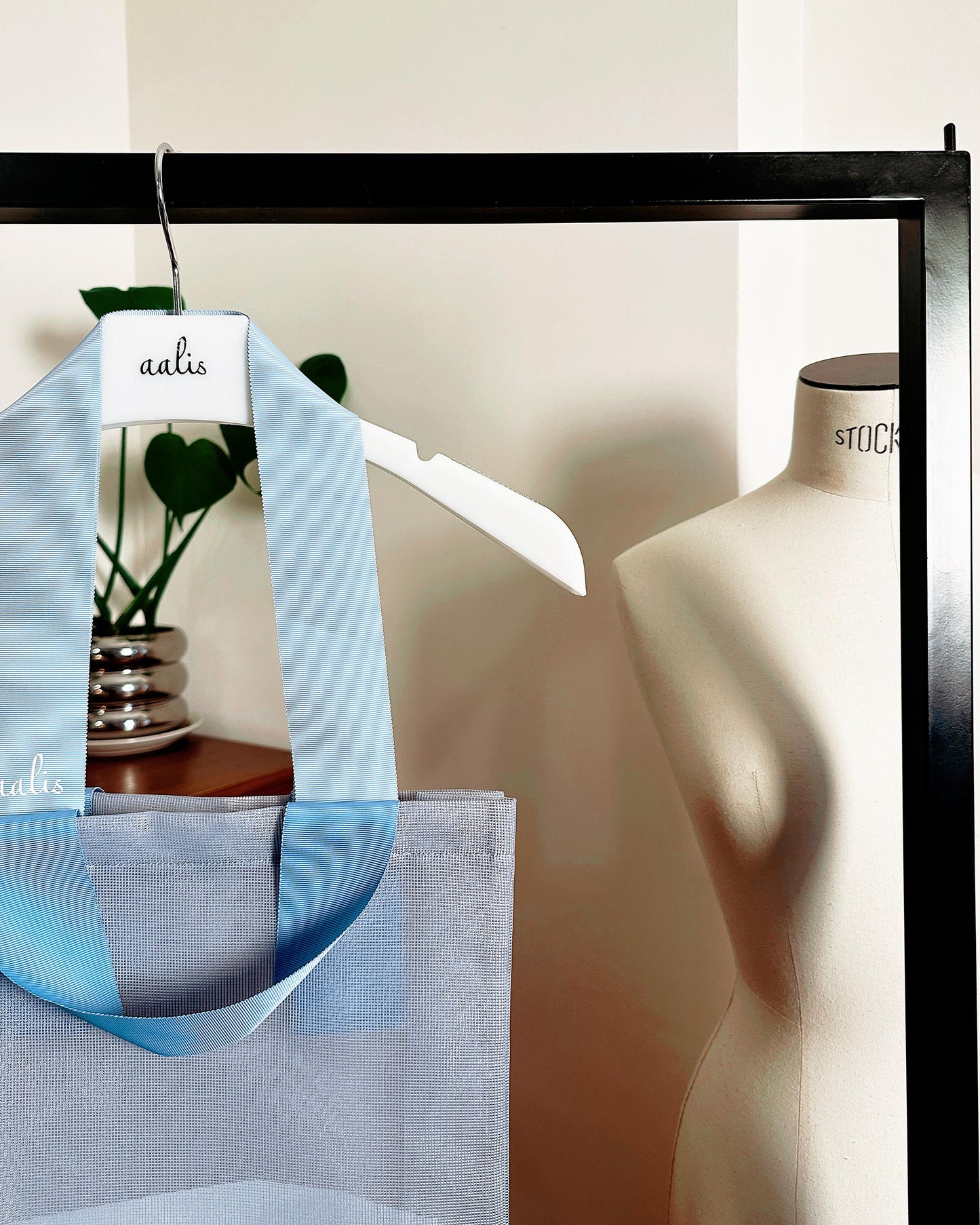 aalis Classic vertical net tote bag (Grey Blue)