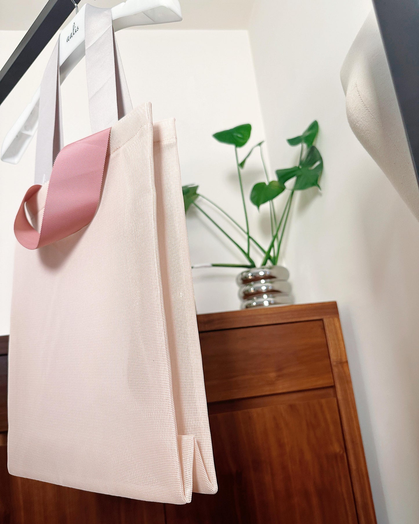 aalis Classic vertical net tote bag (Pink)