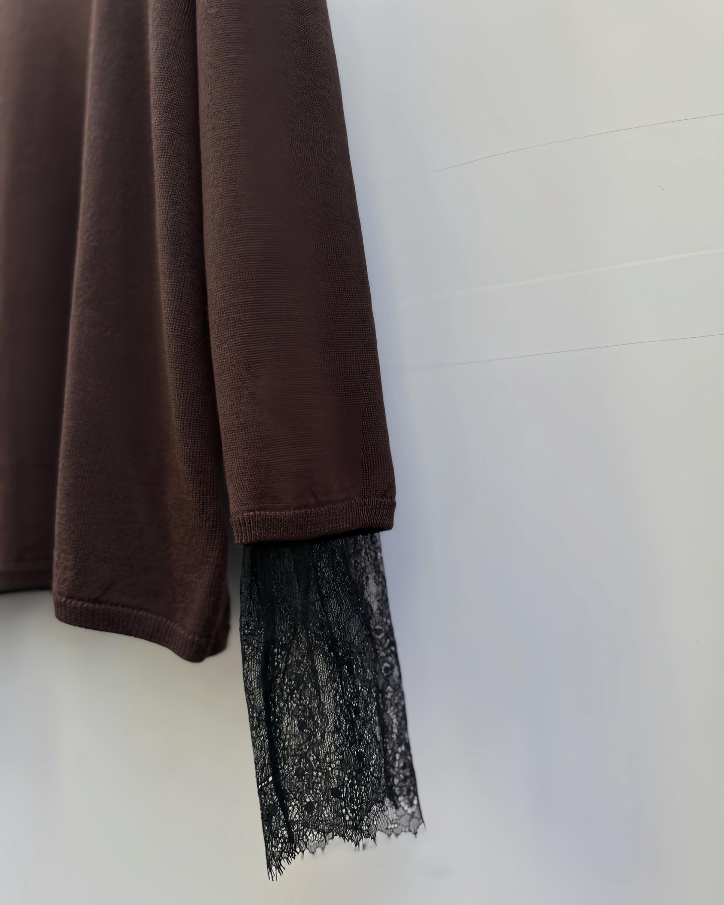 aalis SIS FW25 lace sleeves insert sweater (Brown Mix)