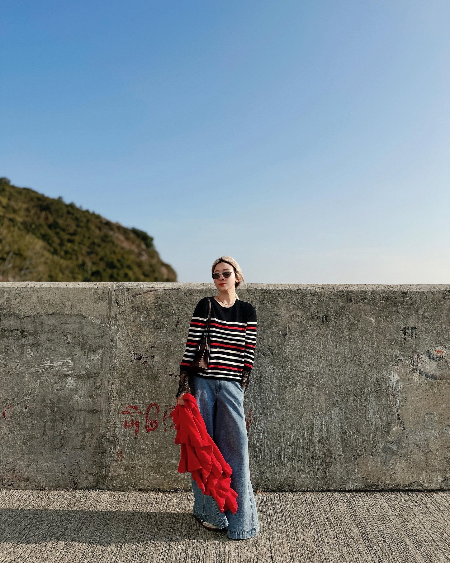 aalis SIS FW25 lace sleeves insert sweater (Navy Mix)