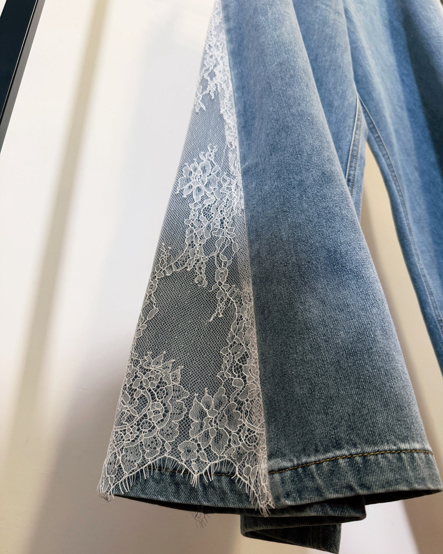 aalis WALLS SS26 wide leg with lace denim jeans (Blue Denim)