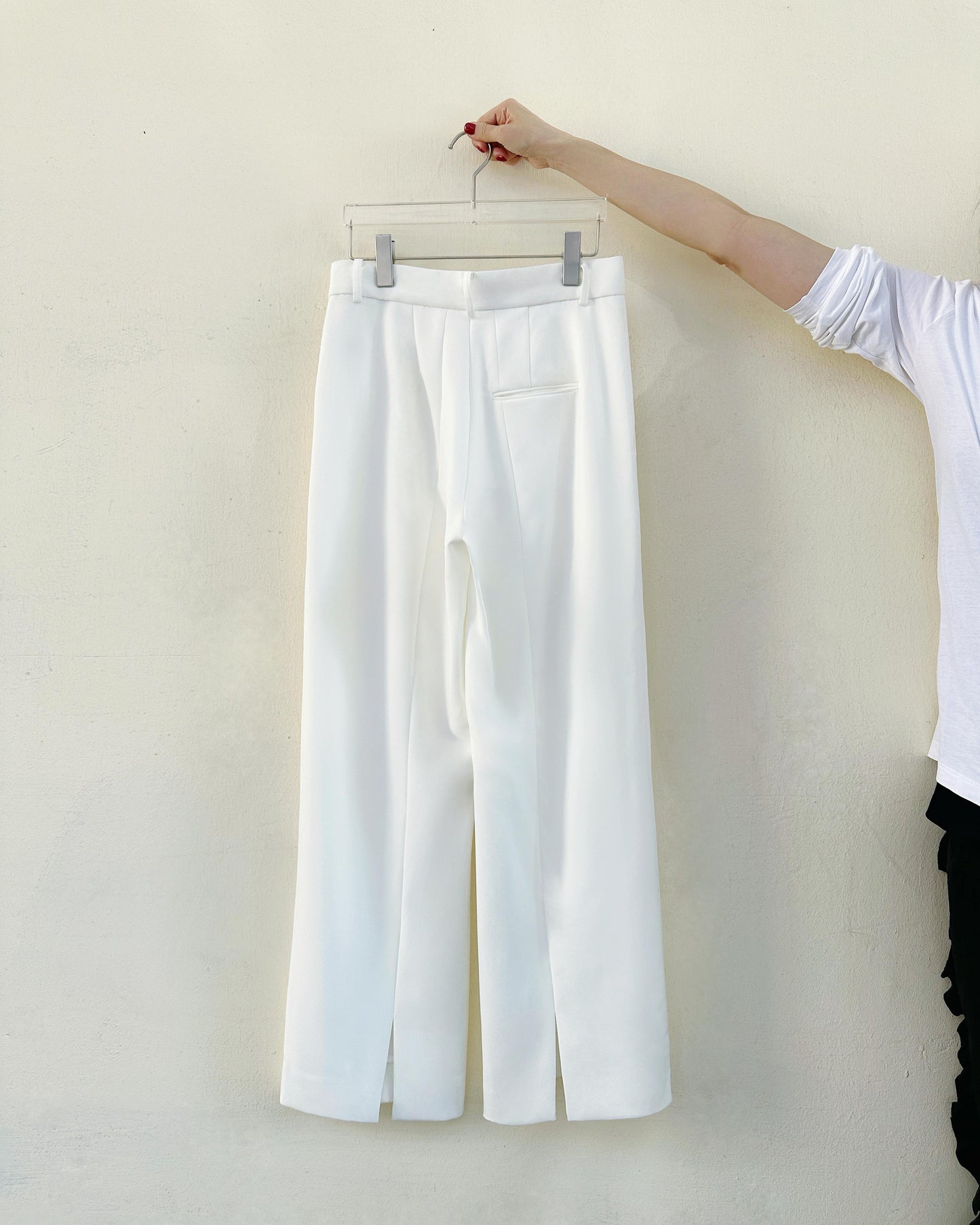 aalis GLORI SS26 back vent full length pants (White)