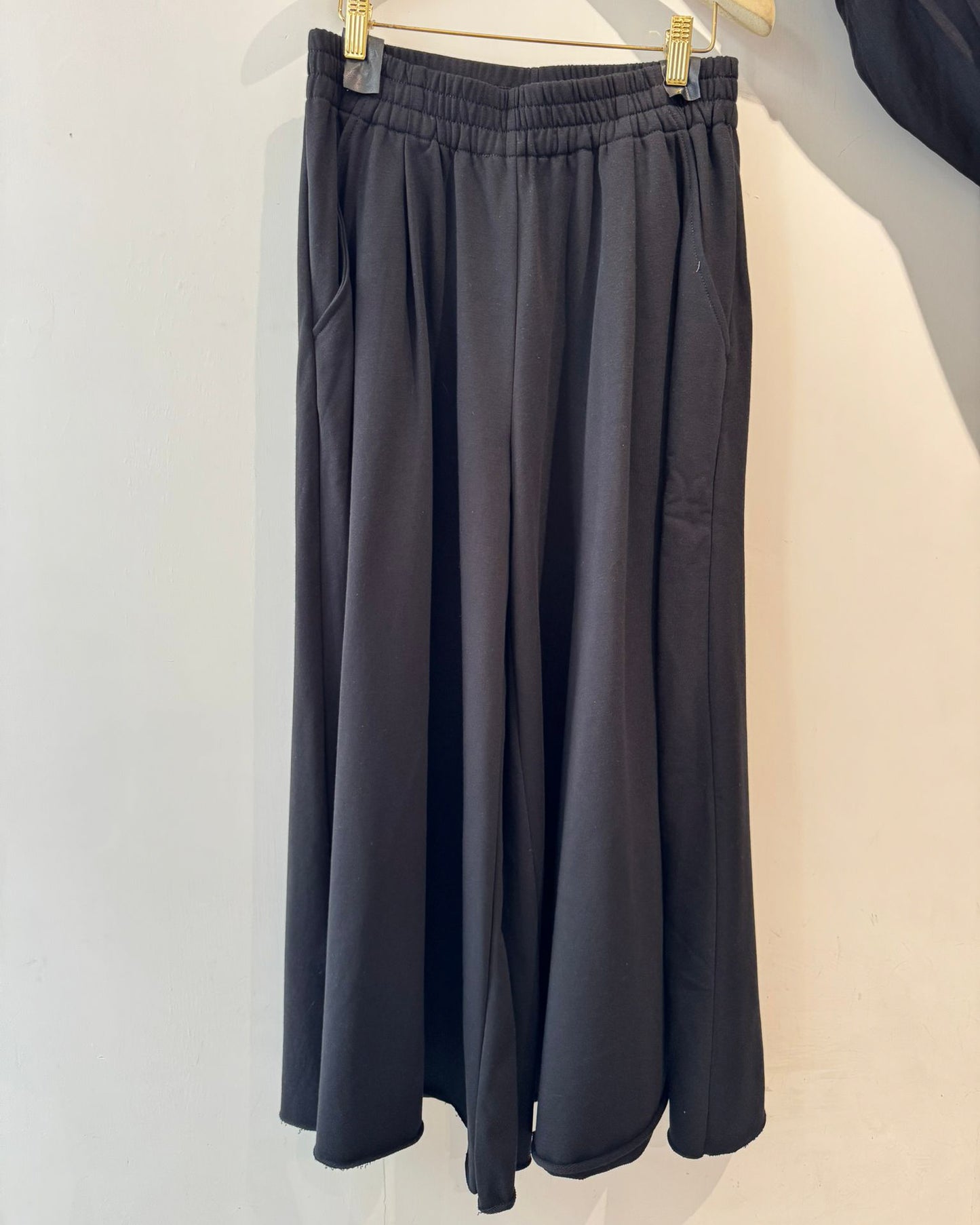 (Pre-order) aalis ASEN SS26 knit A line wide leg pants (Black)