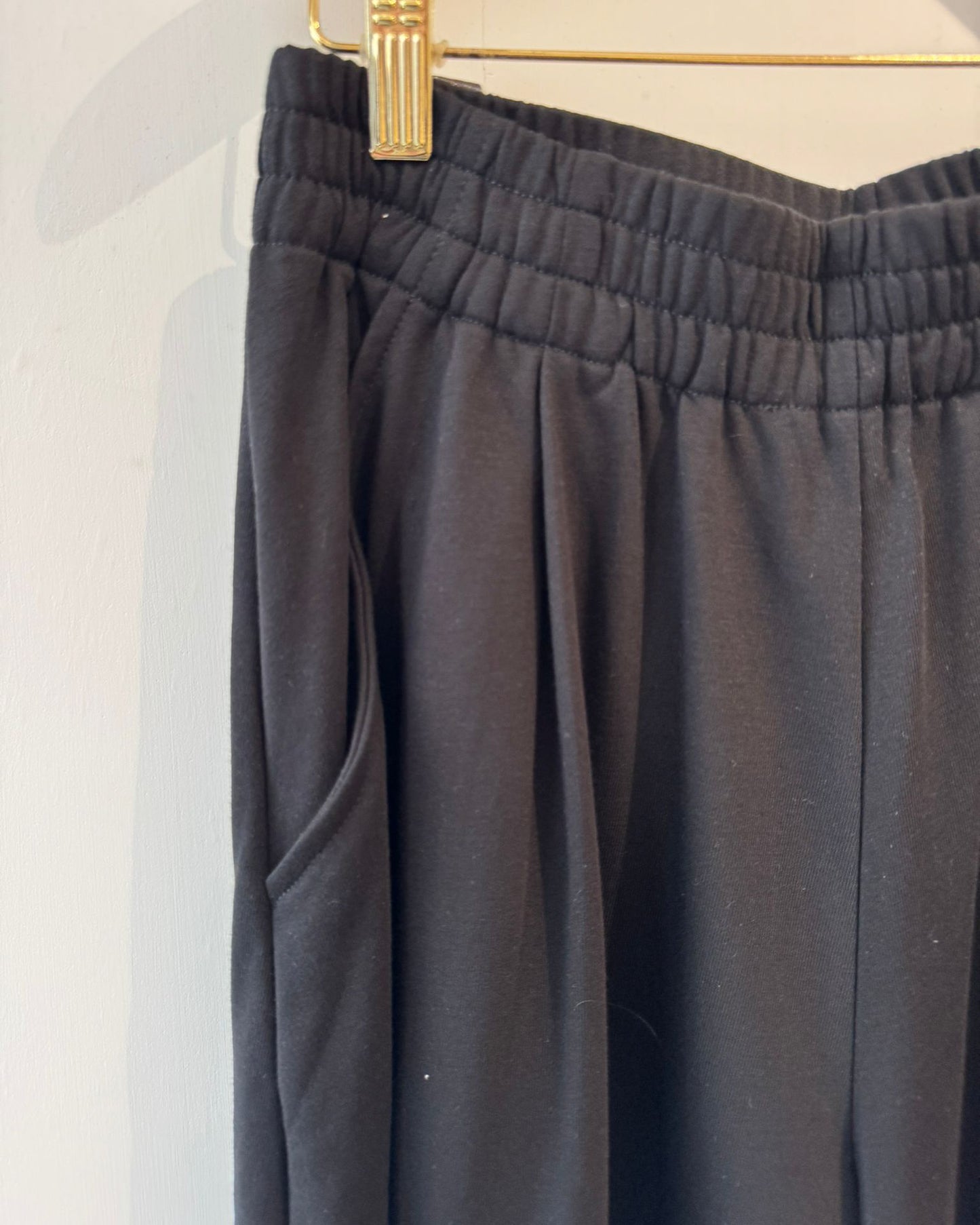 (Pre-order) aalis ASEN SS26 knit A line wide leg pants (Black)