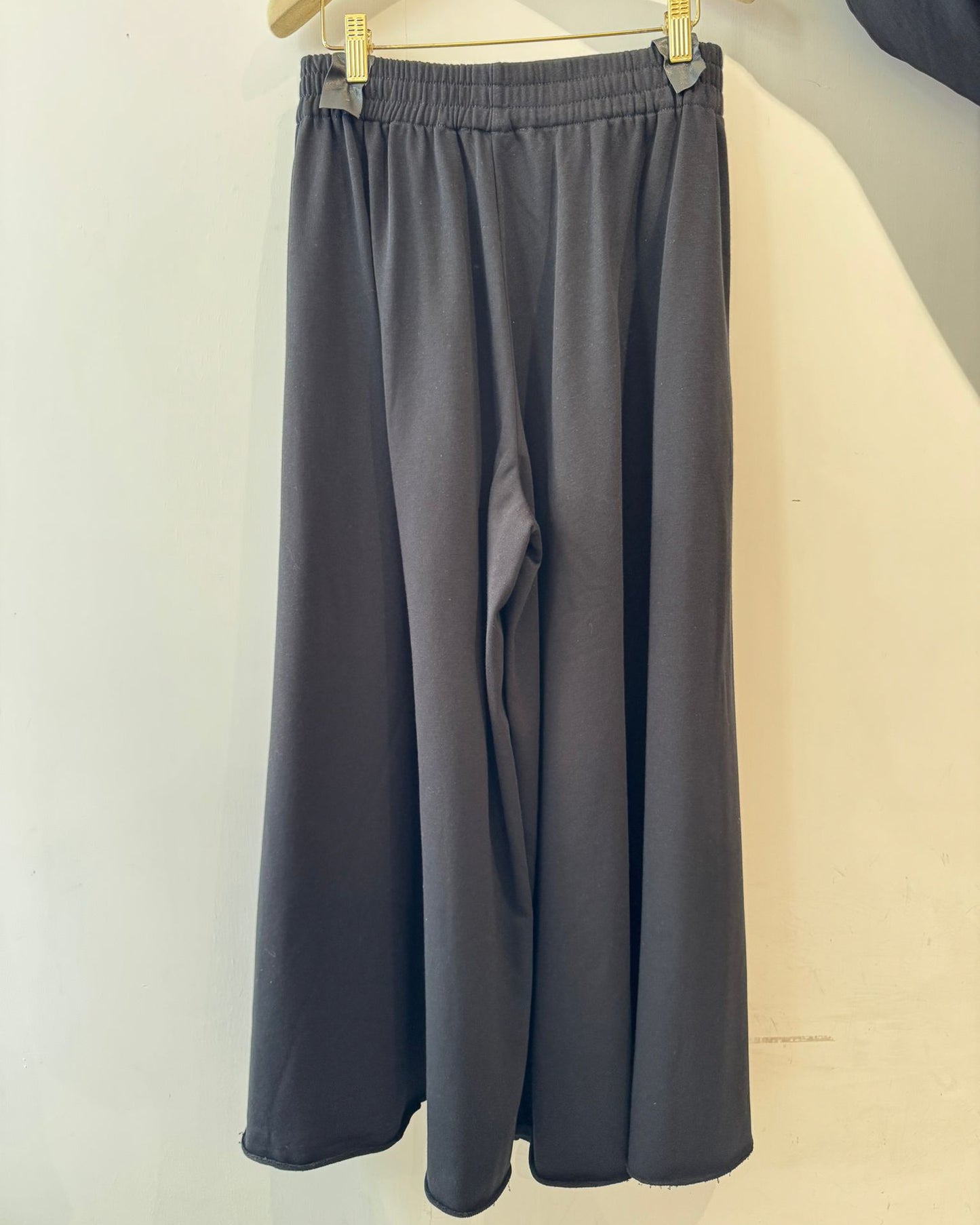 (Pre-order) aalis ASEN SS26 knit A line wide leg pants (Black)