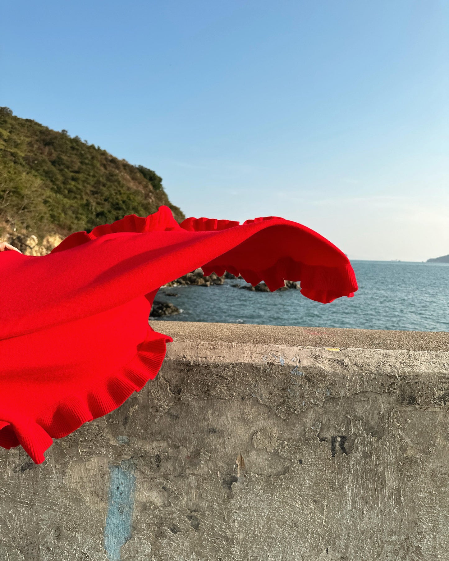 aalis LUCIE FW25 cashmere ruffle hem scarf (Red)
