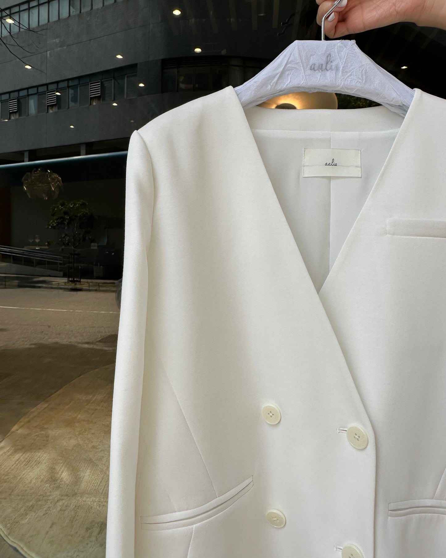 aalis MONIQUE V neck blazer (White)