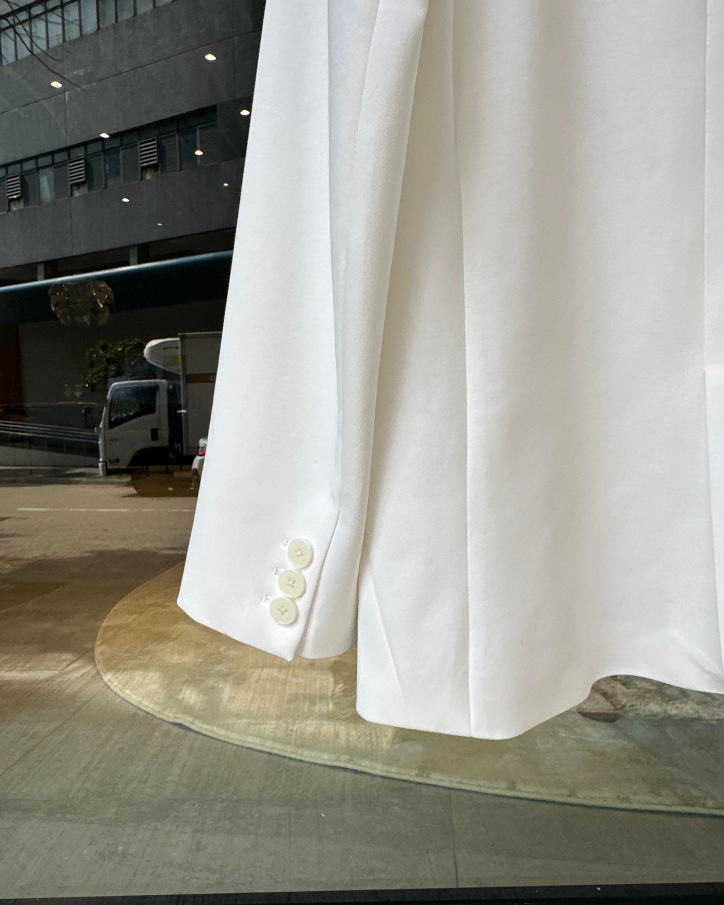 aalis MONIQUE V neck blazer (White)