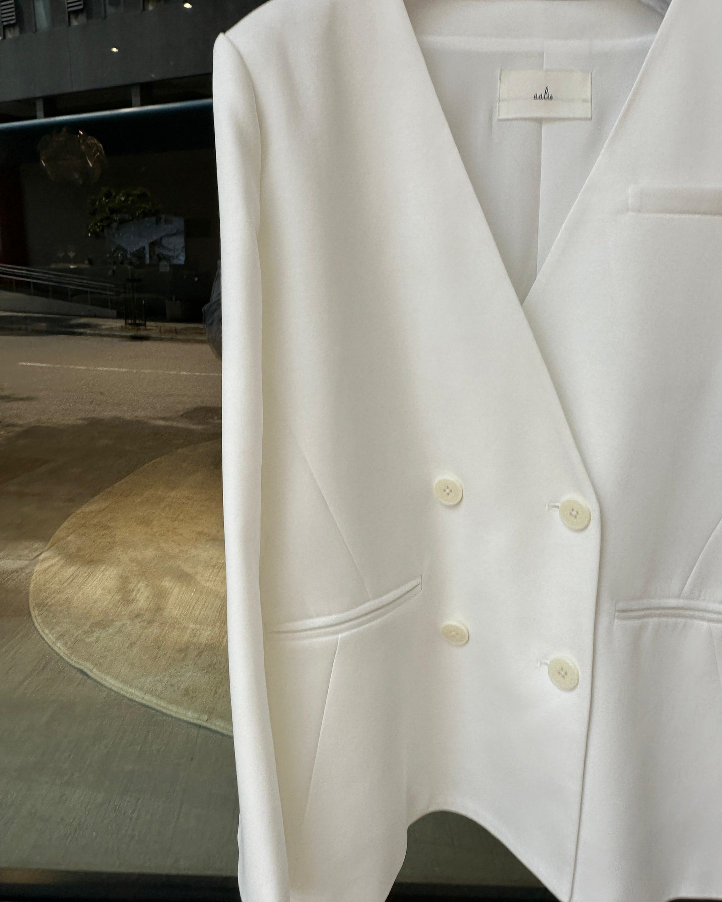 aalis MONIQUE V neck blazer (White)