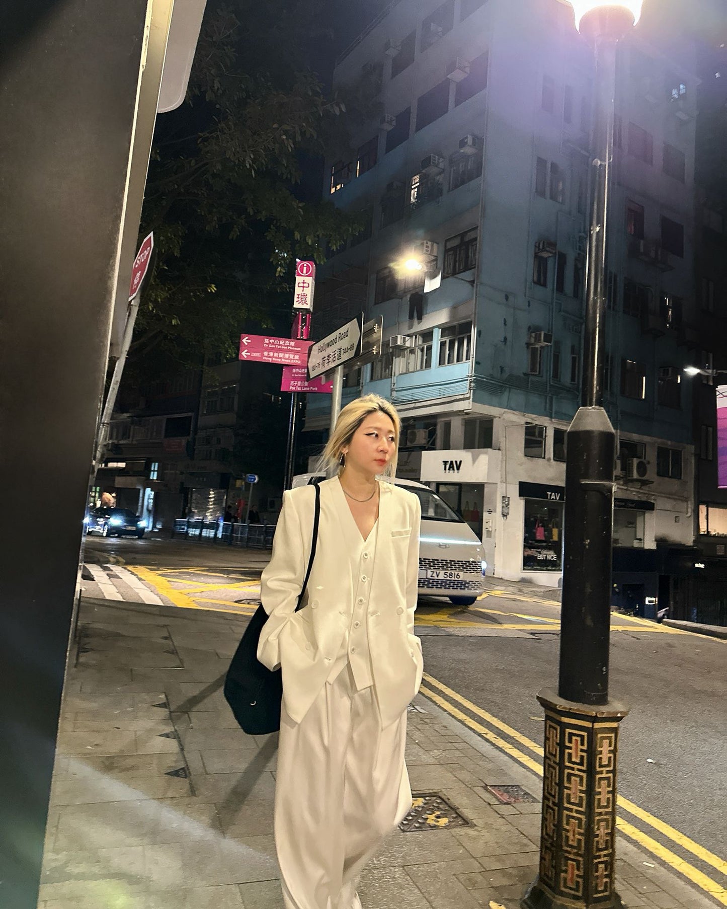 aalis MONIQUE V neck blazer (White)