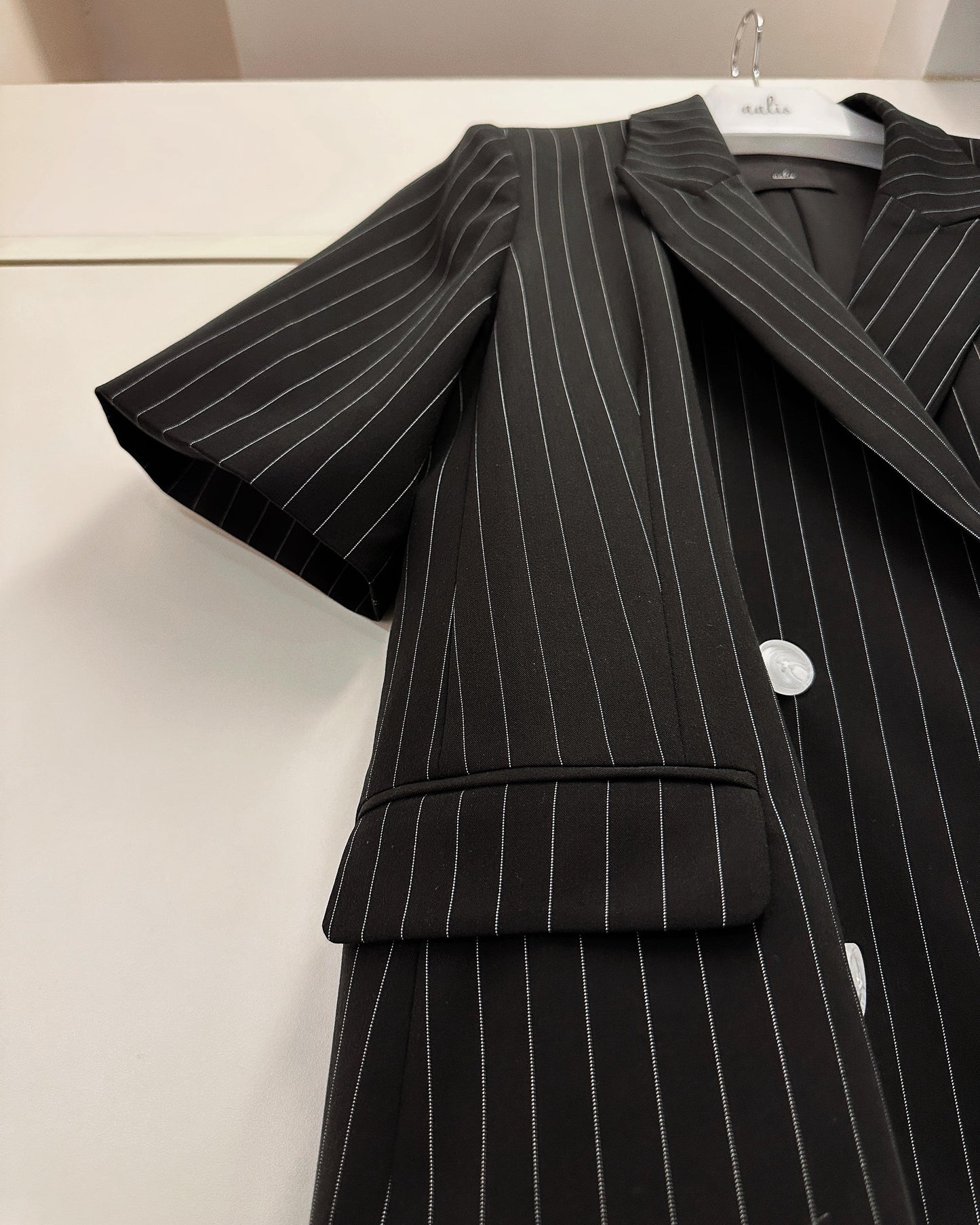 aalis MONI STRIPE short sleeves blazer (Black Mix)