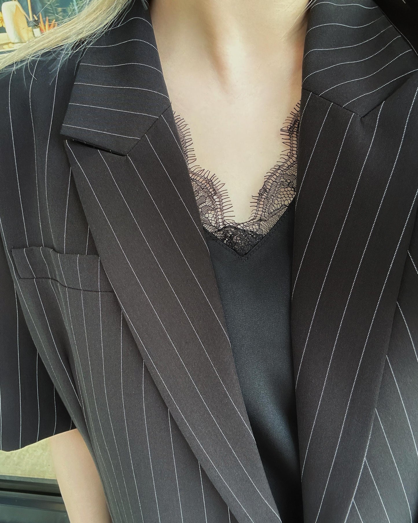 （预购）aalis CAM SS25 蕾丝边 V 领背心（黑色）