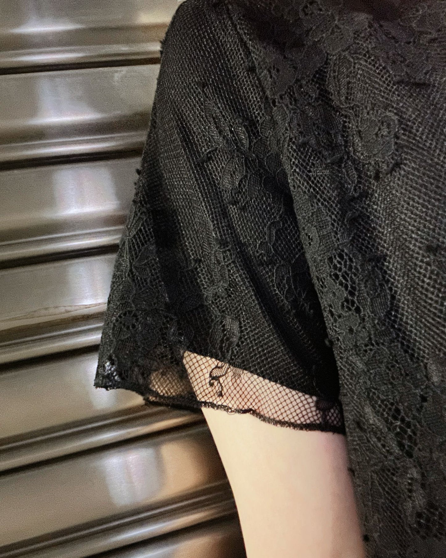 aalis KIM short sleeves lace layered tee (Black)