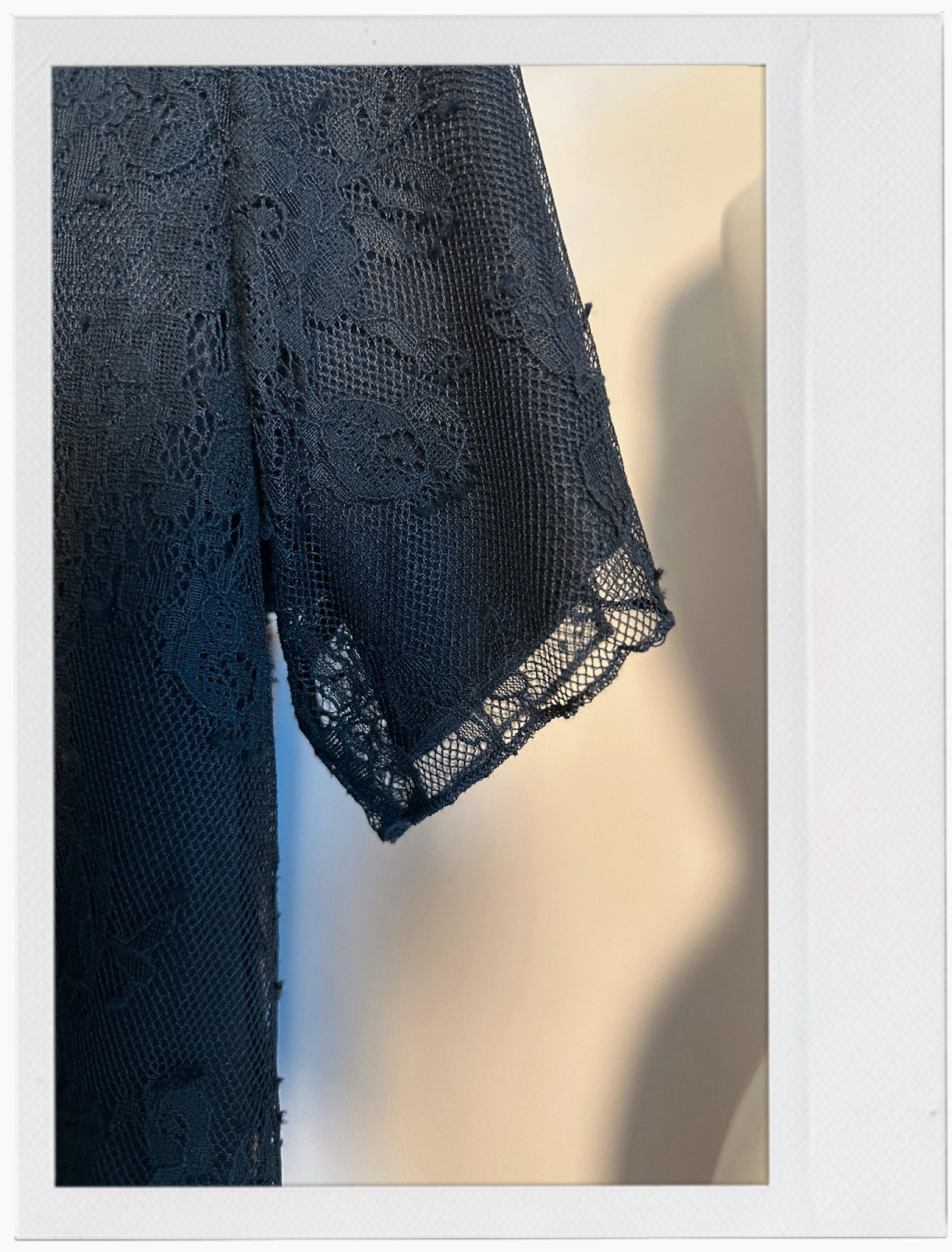 aalis KIM short sleeves lace layered tee (Black)