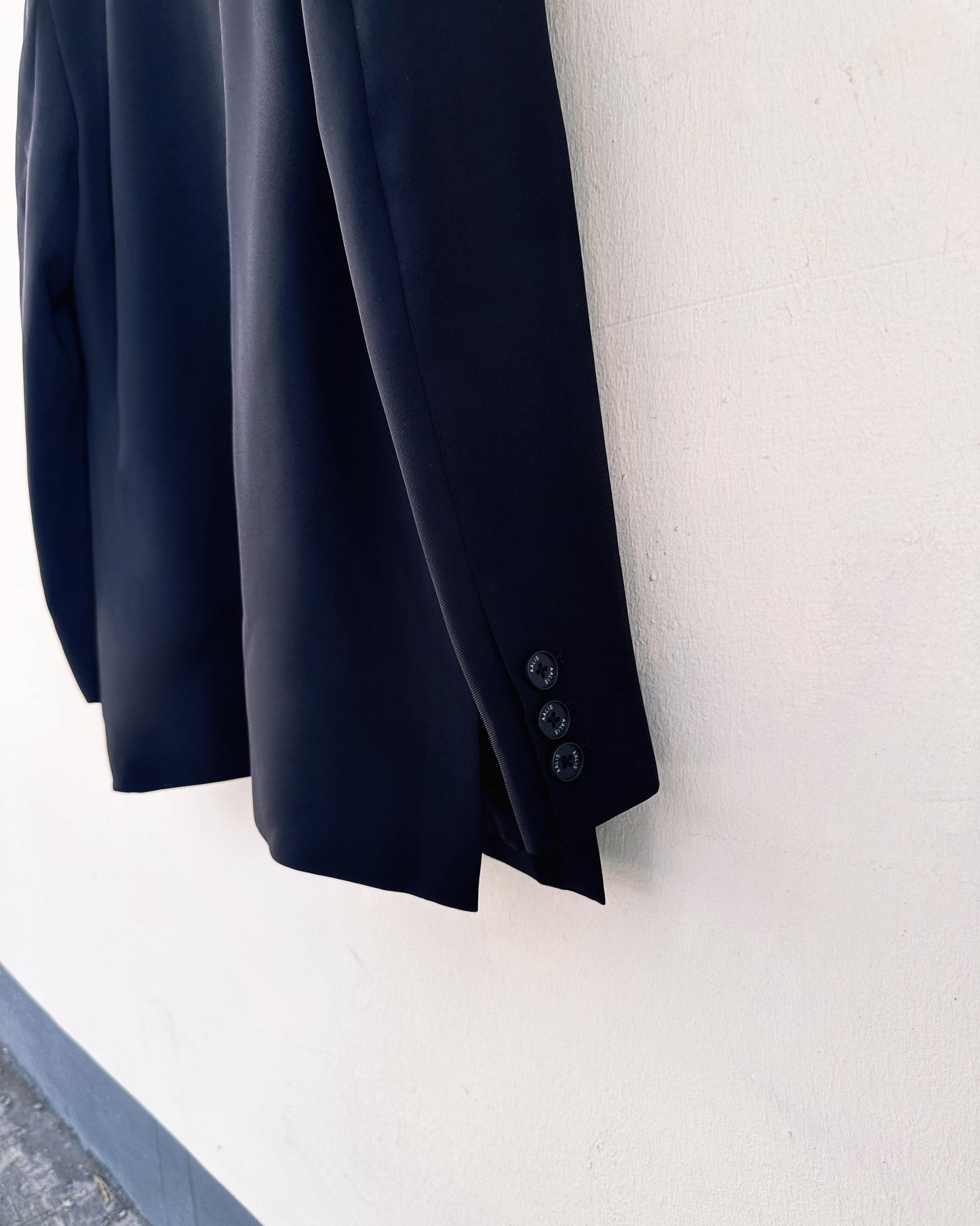 aalis MEE SS26 both side slit suiting blazer (Black)