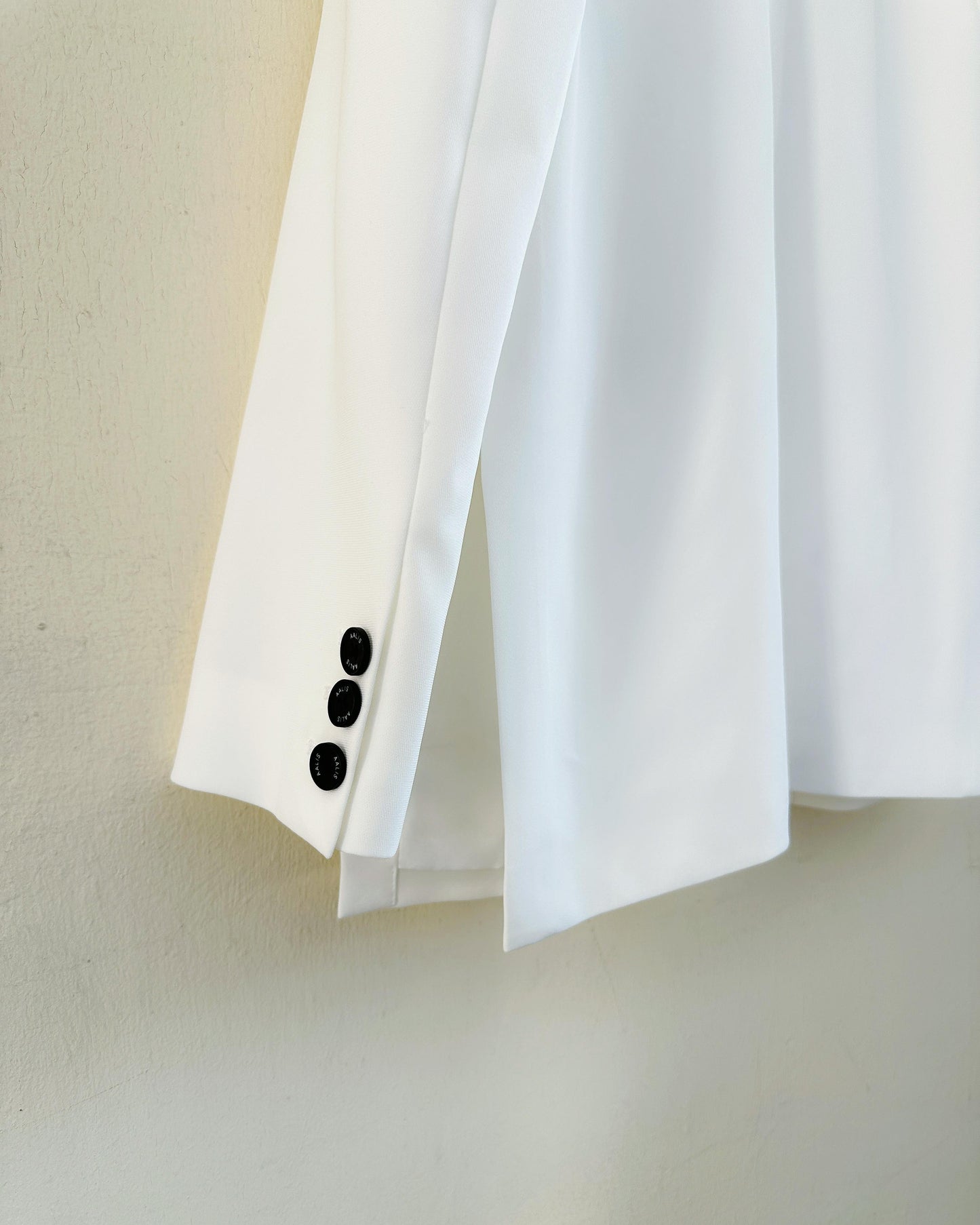 aalis MEE SS26 both side slit suiting blazer (White)