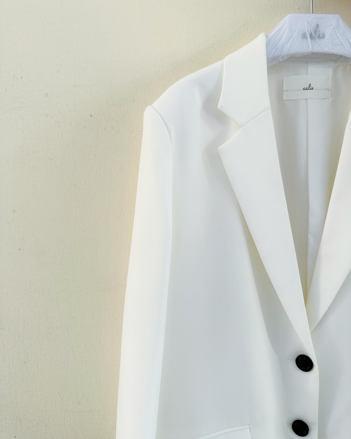 aalis MEE SS26 both side slit suiting blazer (White)