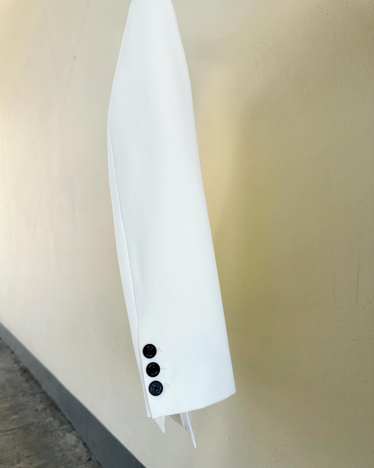 aalis MEE SS26 both side slit suiting blazer (White)