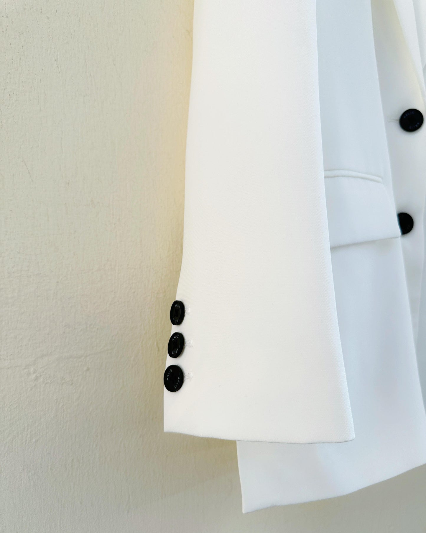 aalis MEE SS26 both side slit suiting blazer (White)