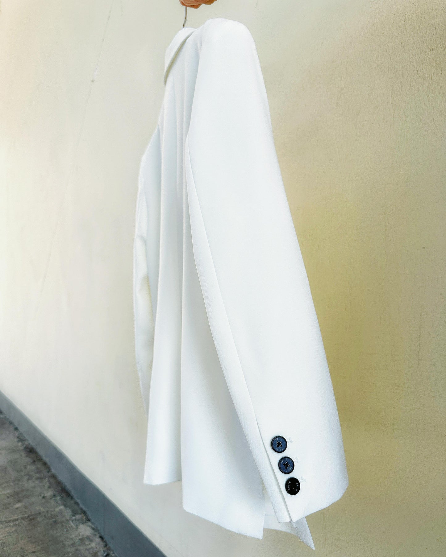 aalis MEE SS26 both side slit suiting blazer (White)