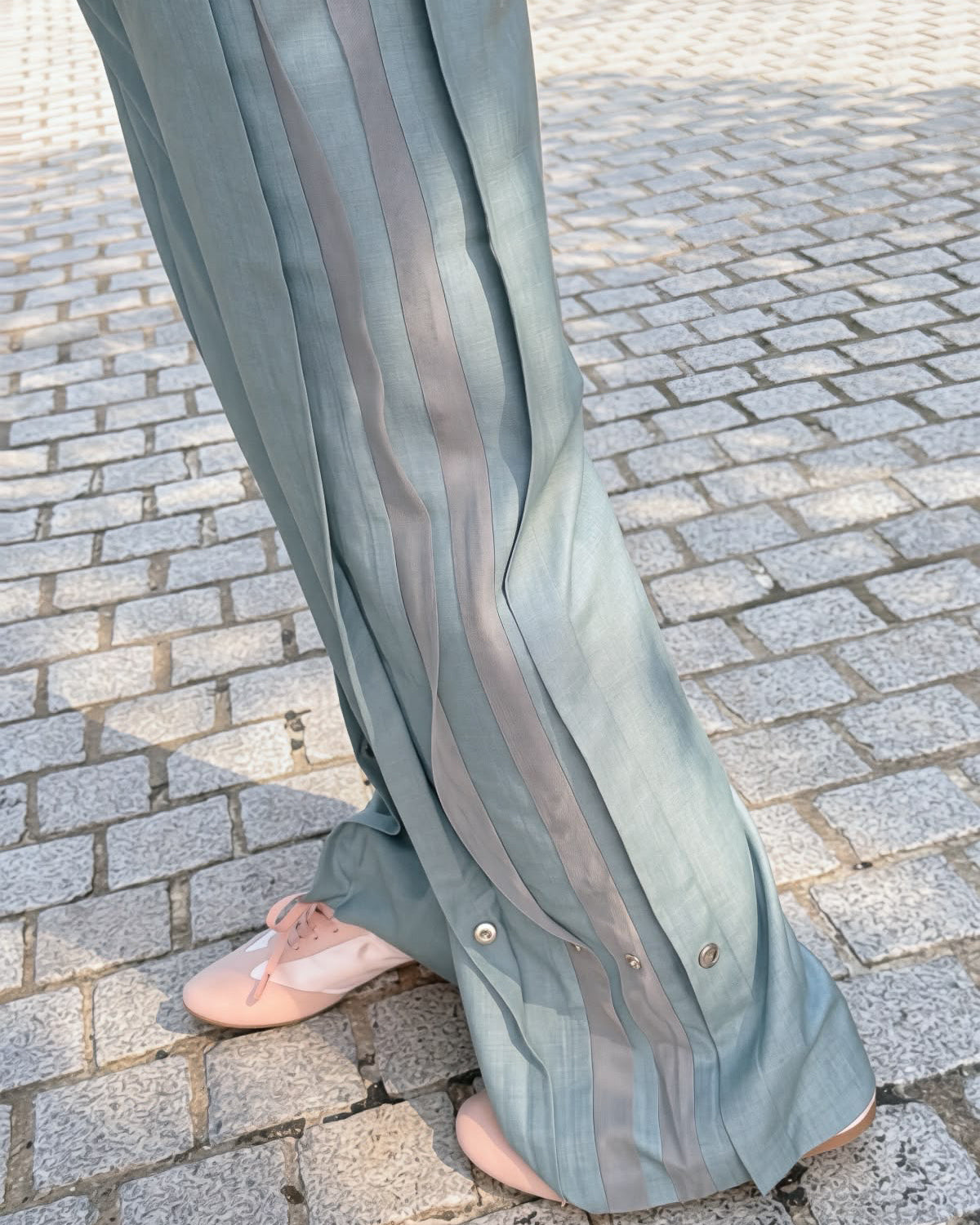 (Pre-order) aalis STORM FW26 button up side trim pants (Light Blue)