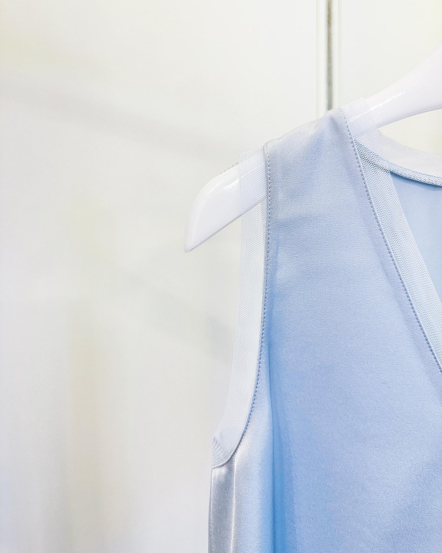 aalis IDO SS26 V neck mesh trim tank (Blue)