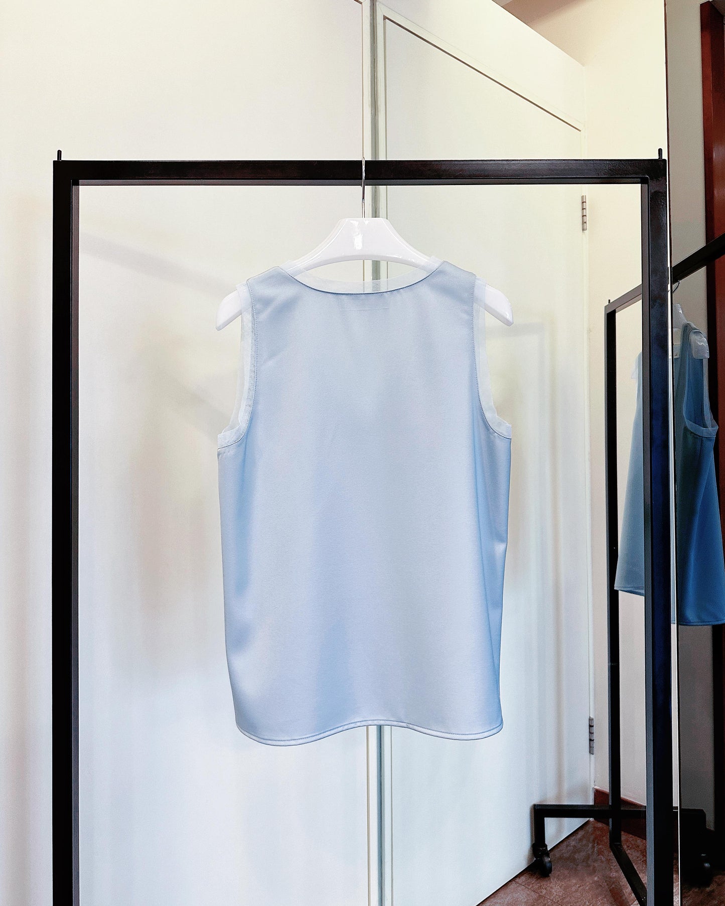 aalis IDO SS26 V neck mesh trim tank (Blue)