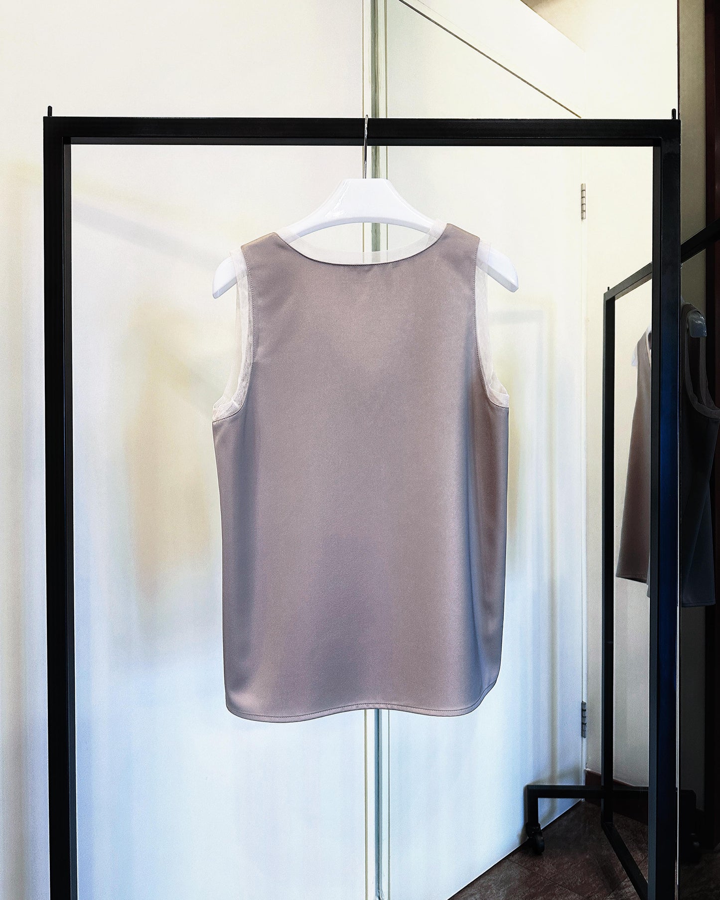 aalis IDO SS26 V neck mesh trim tank (Coco)