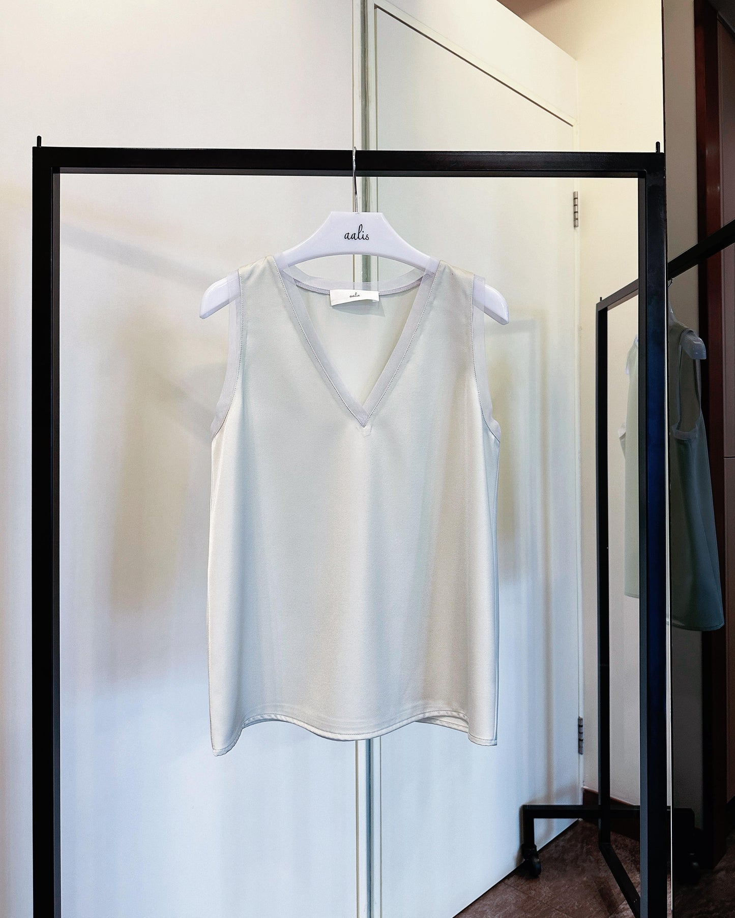 aalis IDO SS26 V neck mesh trim tank (Lime)