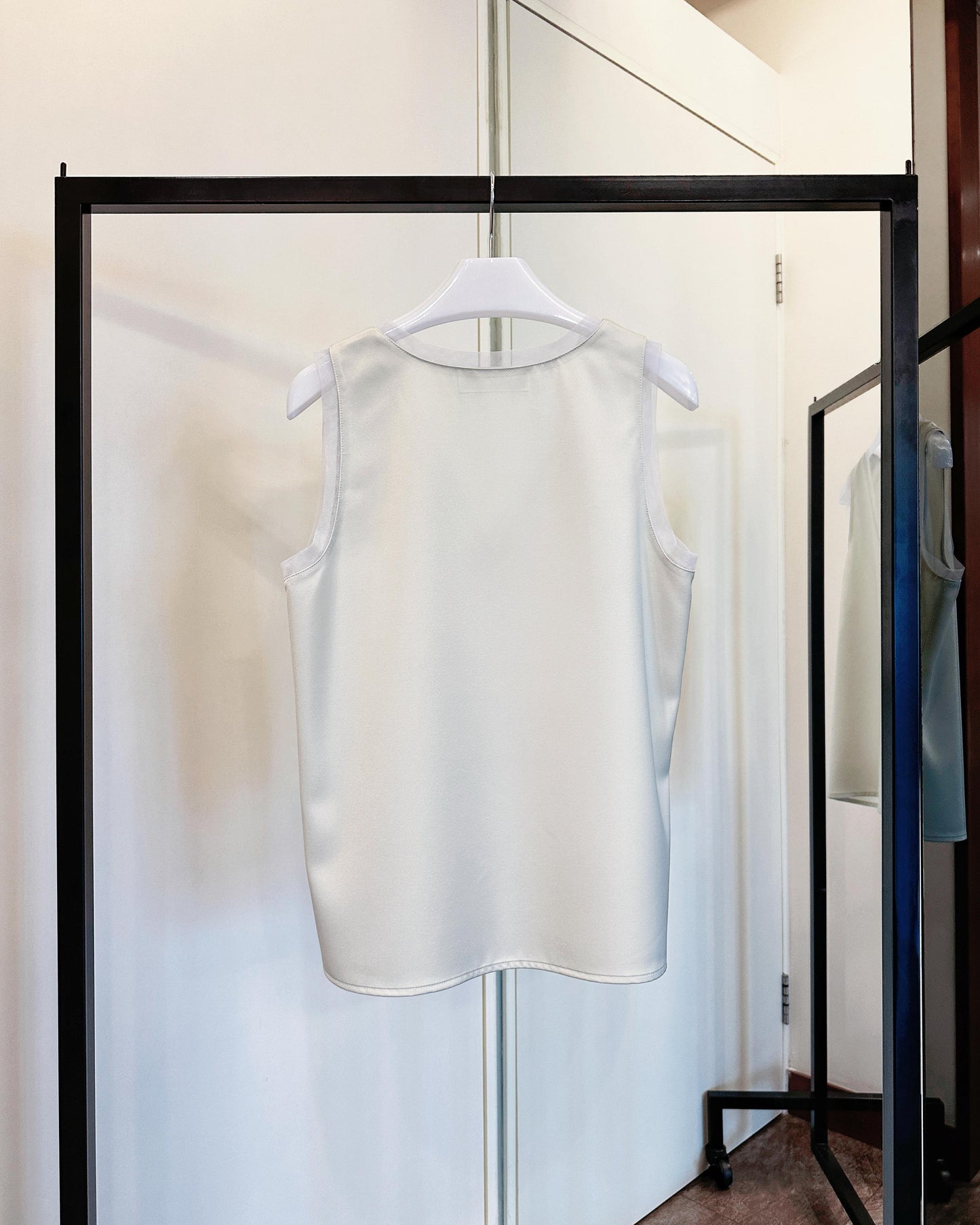 aalis IDO SS26 V neck mesh trim tank (Lime)