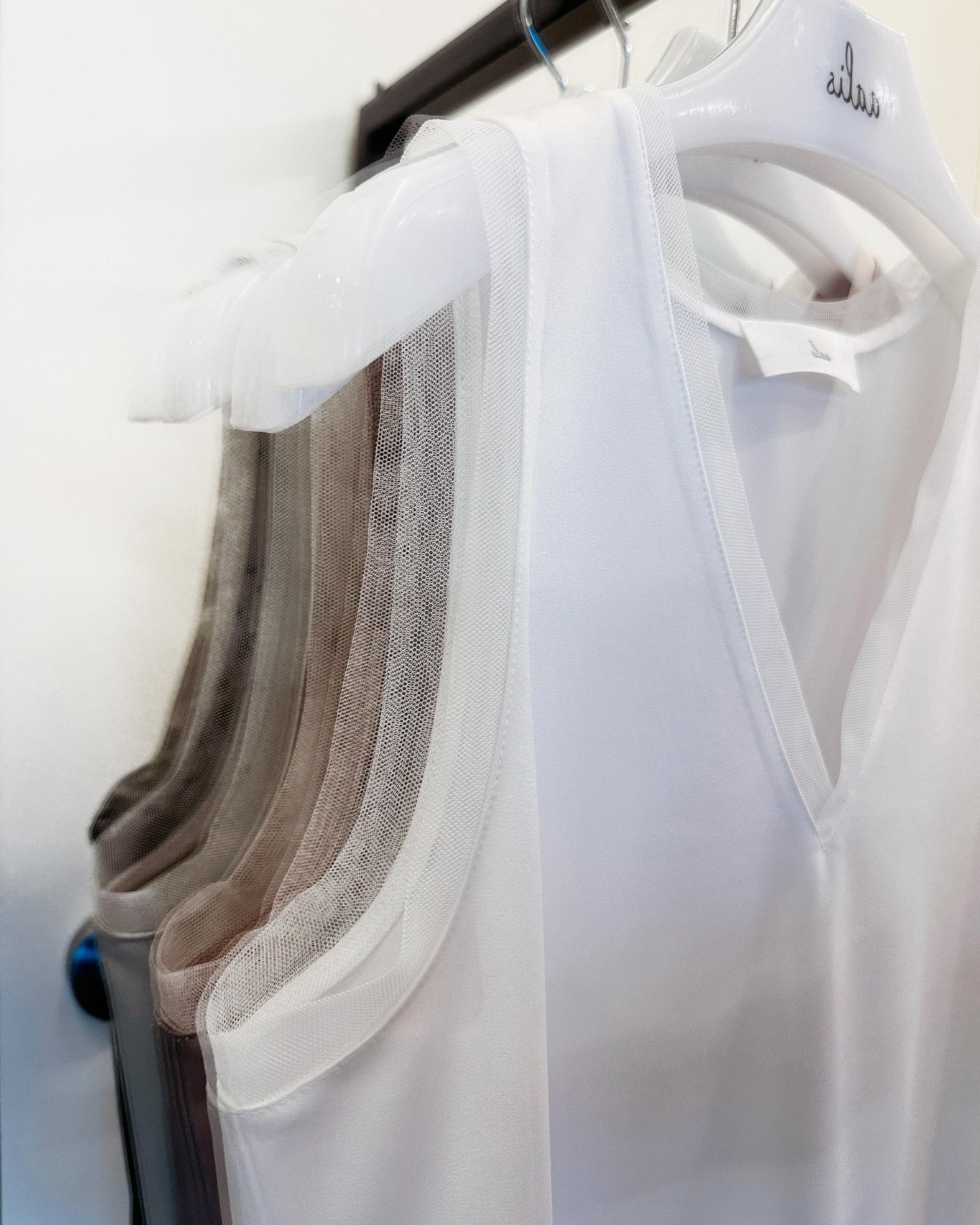 aalis IDO SS26 V neck mesh trim tank (Blue)