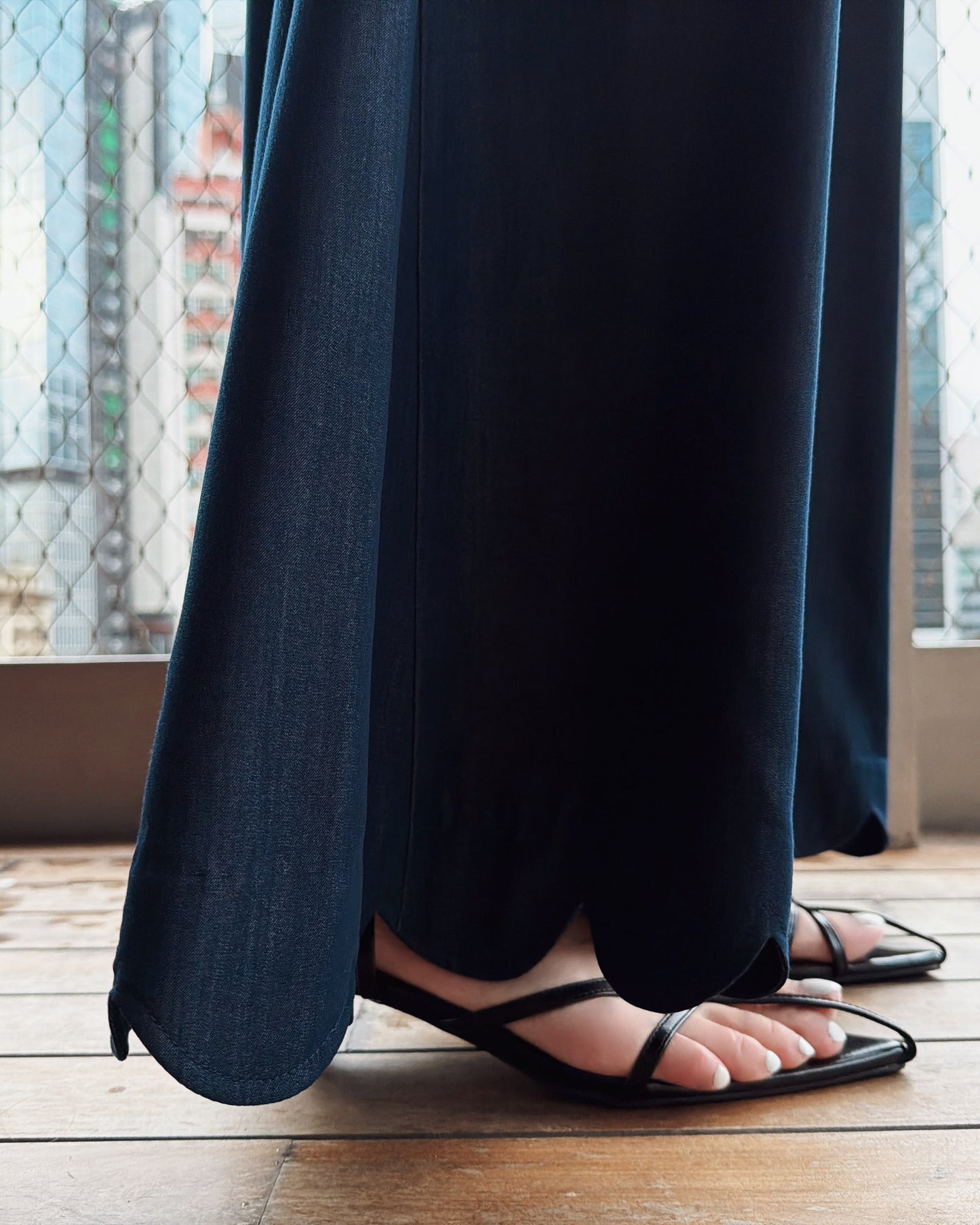 (Pre-order) aalis WINNI SOFT scallop edge pants (Denim Blue)