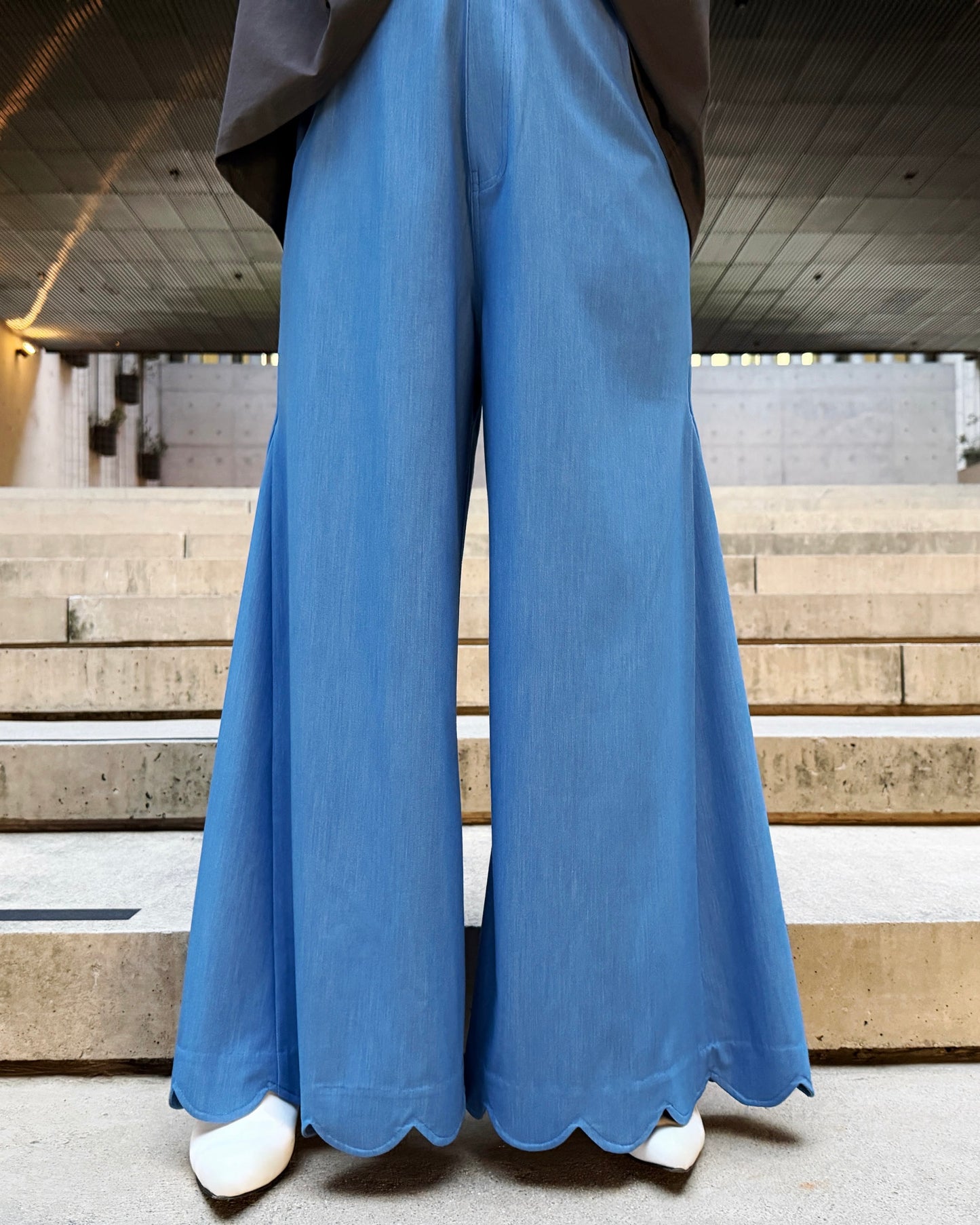 aalis WINNI SOFT scallop edge pants (Light Denim)