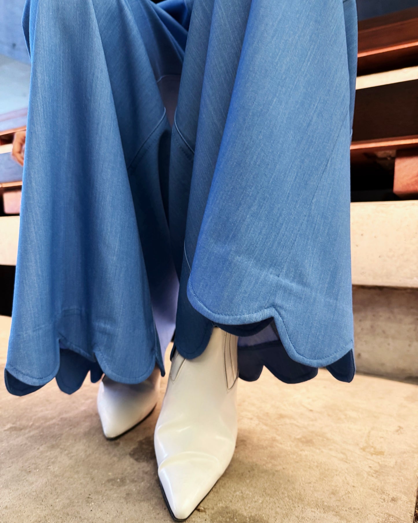 aalis WINNI SOFT scallop edge pants (Light Denim)