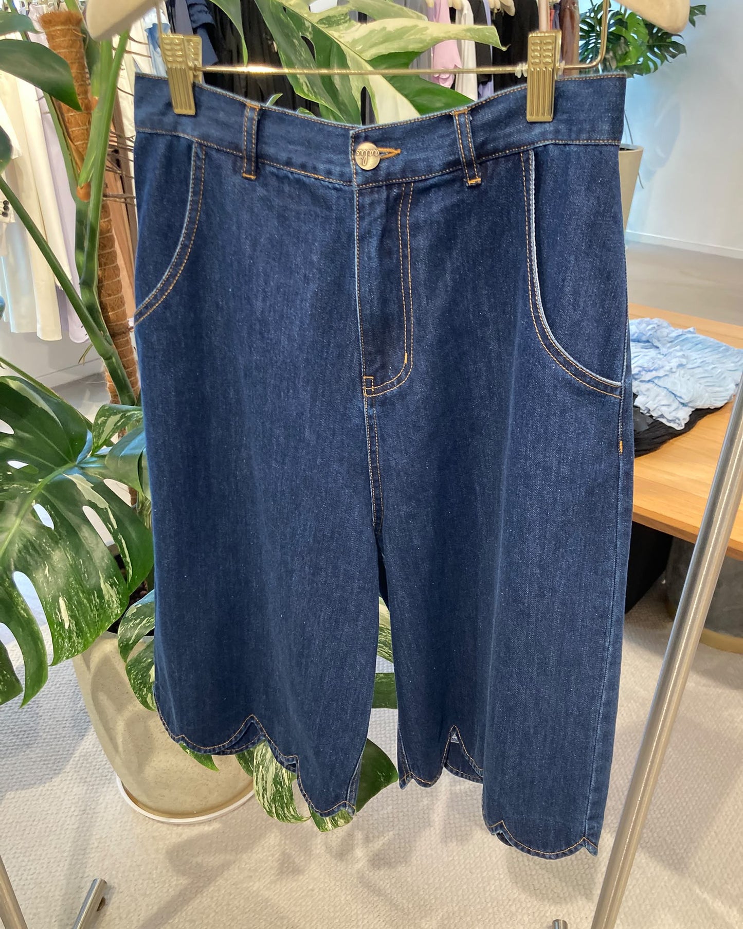 aalis WINSLOW scalloped bermuda shorts (Blue Denim)