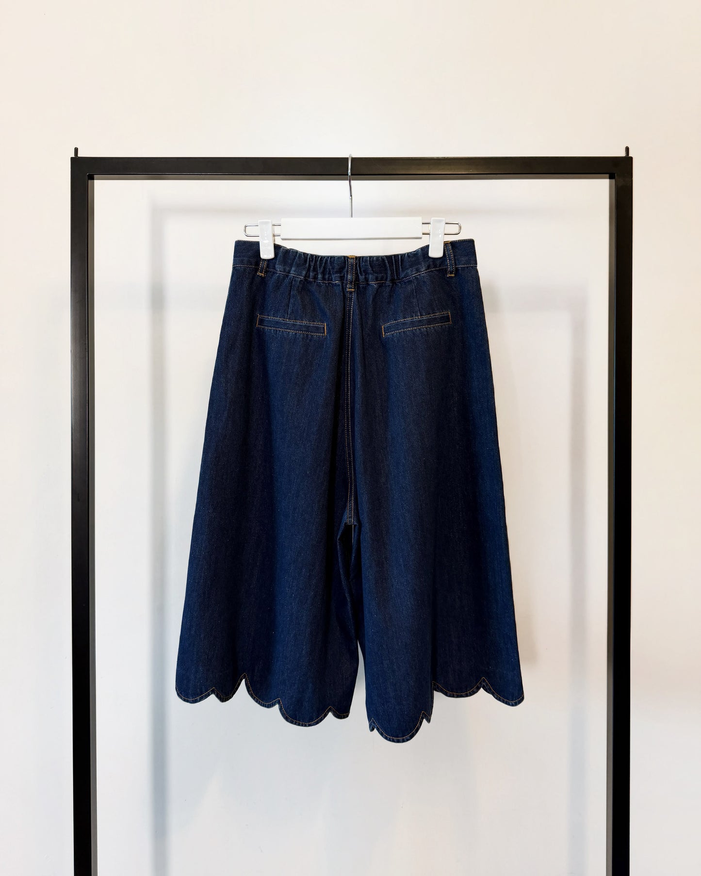 (Pre-order) aalis WINSLOW scalloped bermuda shorts (Blue Denim)