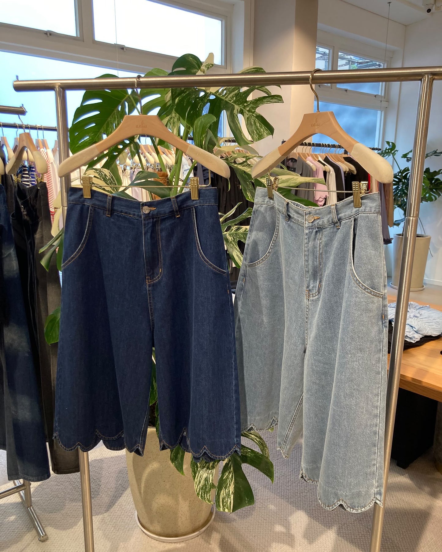 aalis WINSLOW scalloped bermuda shorts (Blue Denim)